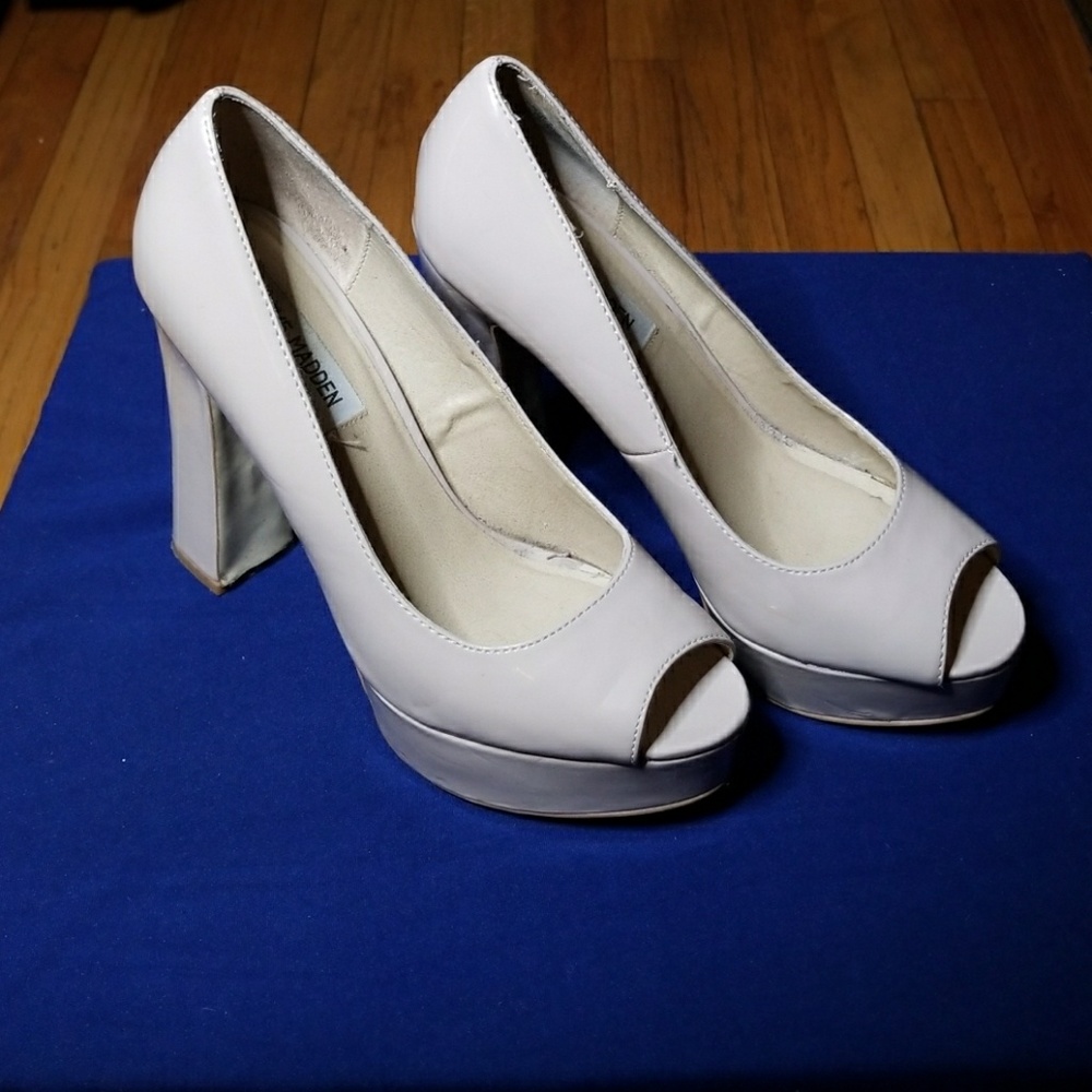 Peep top platform pumps